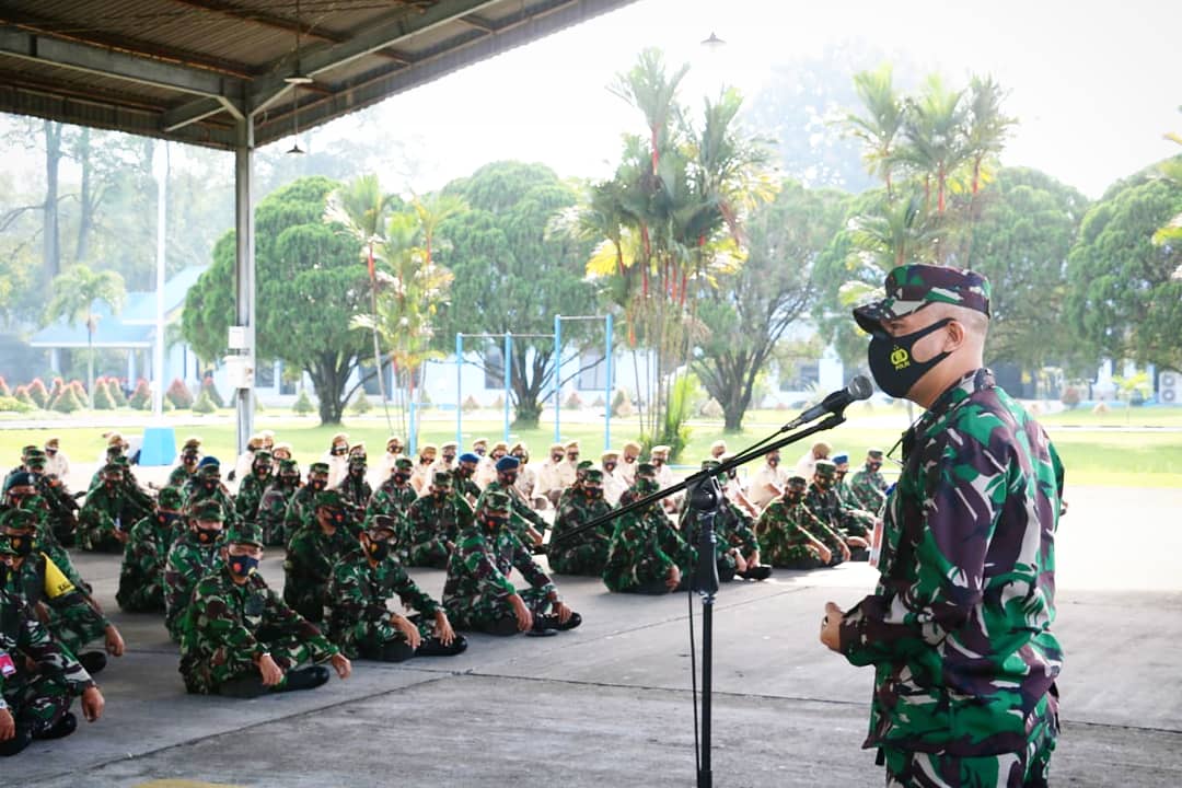 Pimpin Apel Khusus Menjelang Liburan Pergantian Tahun, Danlanud Soewondo Beri Penganugrahan Prajurit Teladan