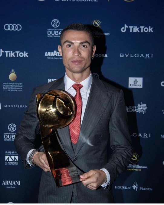 Cristiano Ronaldo Pesepakbola Terbaik Abad Ini