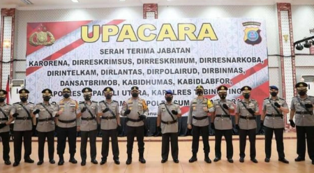 Kapolda Sumut Irjen Pol. Drs. Martuani Sormin M.Si pimpin sertijab 11 pejabat utama Poldasu