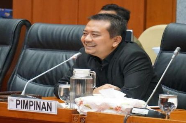 Komisi X DPR Minta Pemerintah Angkat Guru Honorer Tua jadi PPPK Tanpa Tes!