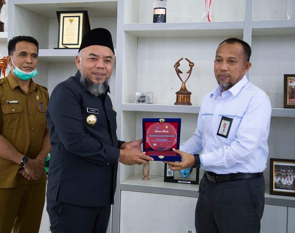 Dibawah Kepemimpinan H. Andi Suhaimi Dalimunthe ST.MT Pemkab Labuhanbatu Terima Rewards dari PT.PLN
