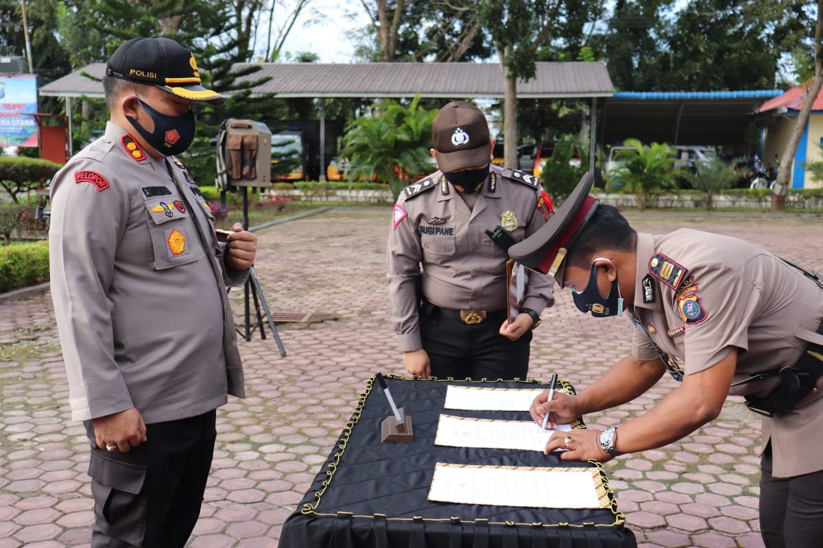 Serah Terima Jabatan Kasat Narkoba Dari AKP Firman Imanuel PA,S.H Kepada AKP Kusnadi