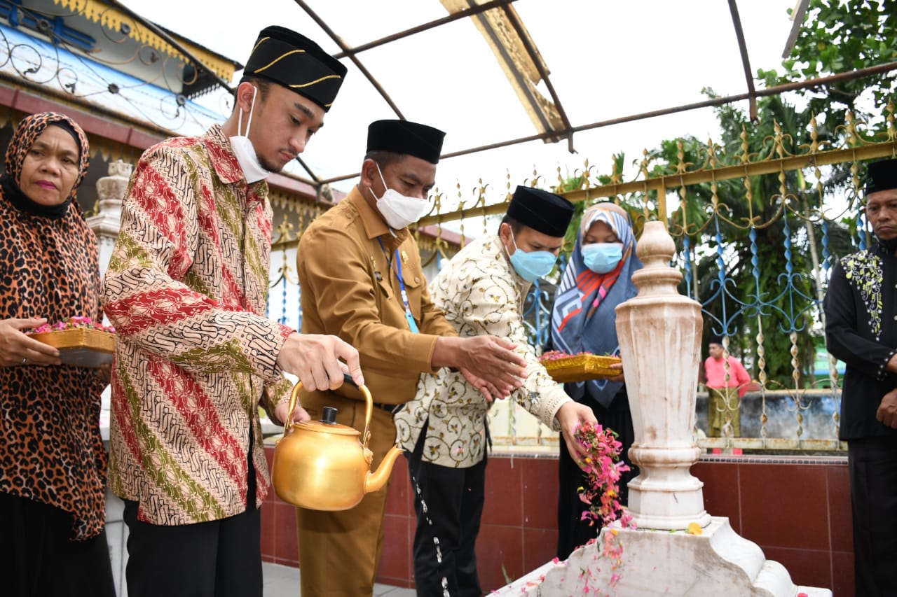 Bupati dan Wabup Sergai Terpilih bersama Sultan Deli ke XIV Ziarah ke Pemakaman Kesultanan Kerajaan Bedagai