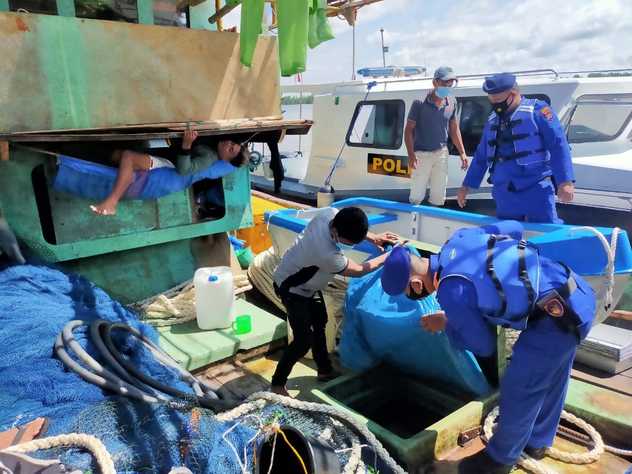Sat Polair Polres Tanjung Balai Polmas Perairan dan Sosialisasi Cegah Penyebaran Virus Covid-19