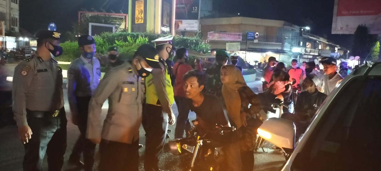 Sinergitas TNI - Polri Mencegah Penyebaran Virus Covid-19 Dilakukan dengan Menggelar Patroli Gabungan di Objek Vital