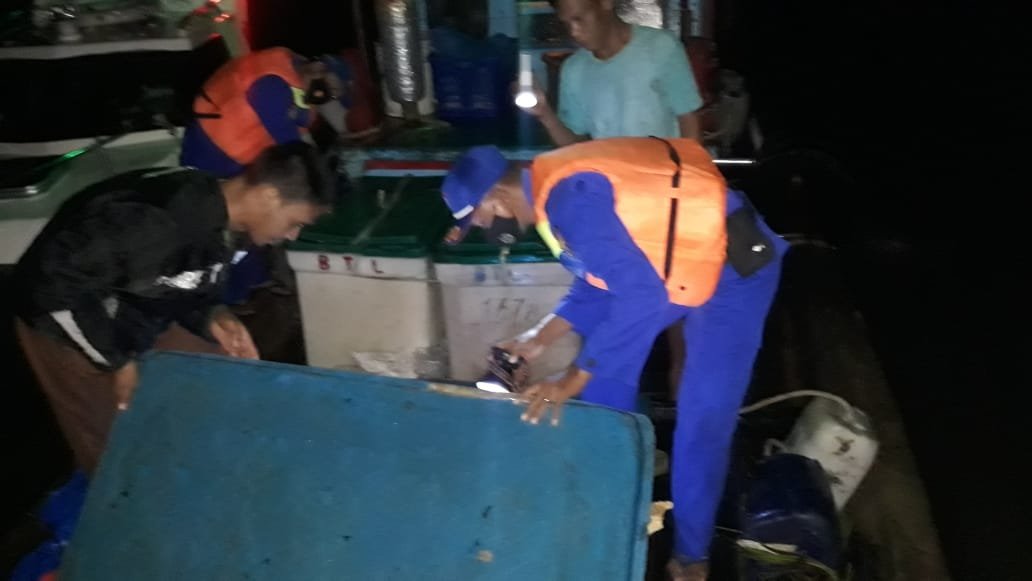 Sat Polair Polres Tanjung Balai Patroli Pengawasan Perairan dan Sosialisasi Protkes