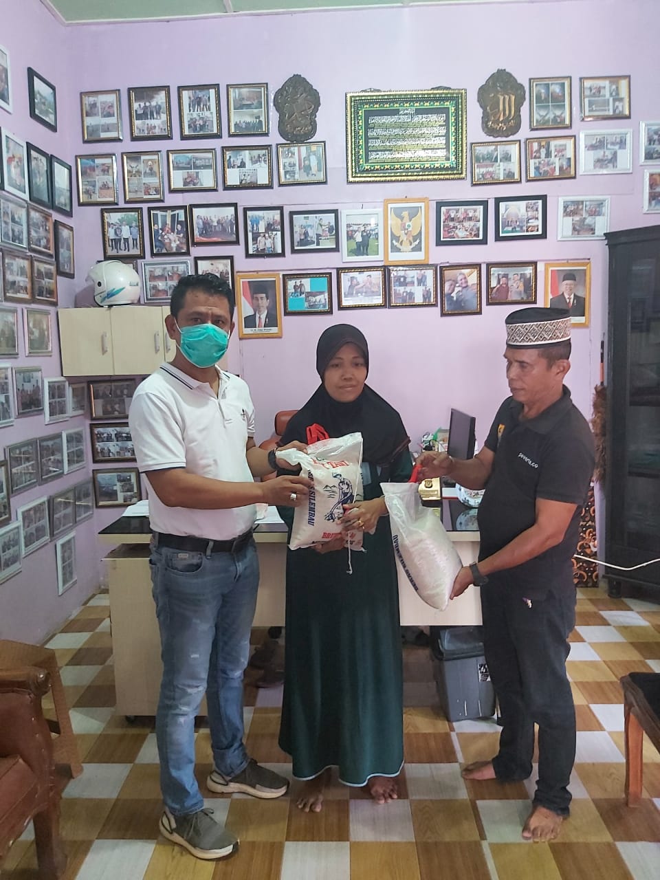 Ketua Pewarta Berikan Santunan Kepada Keluarga Almarhum Junaidi