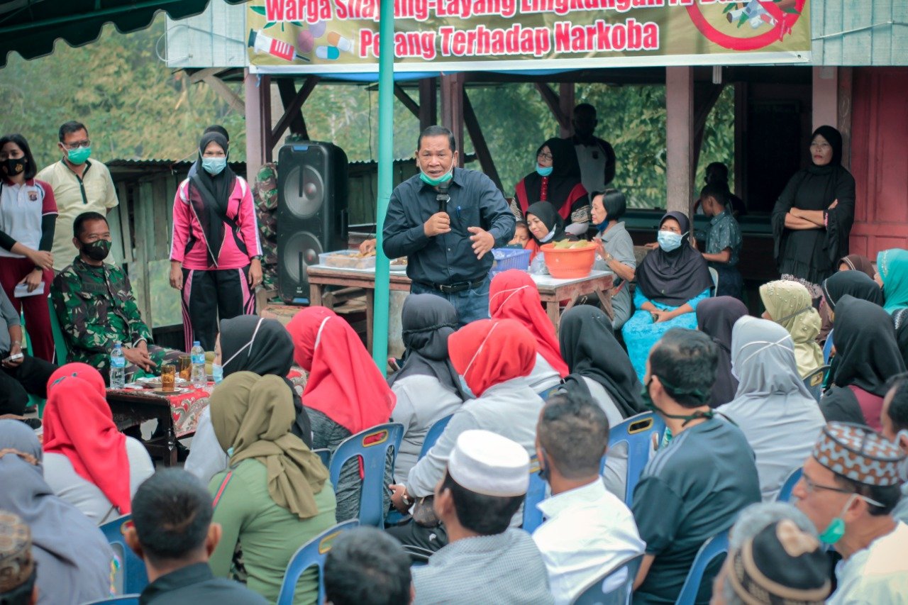 Wali Kota Â Irsan Efendi Nasution bersama Kapolres Â AKBP Juliani Prihartini Silaturahmi dengan masyarakat Silayang-LayangÂ 