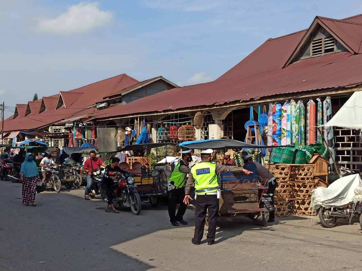 Sat Lantas Polres Tanjung Balai Kembali Tertibkan Kendaraan Parkir Sembarangan dan PKL Berjualan Diatas Badan Jalan
