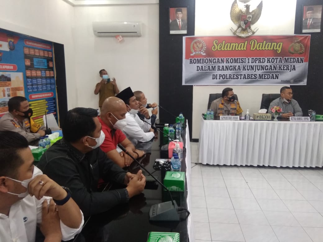 Dihadapan Kapolrestabes Medan, Komisi I Pertanyakan Viralnya SIM Gratis
