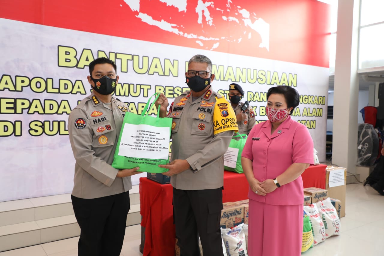 Kapoldasu dan Ketua Bhayangkari Daerah Sumut Salurkan Bantuan Kemanusiaan Untuk Provinsi Sulbar dan Kalsel