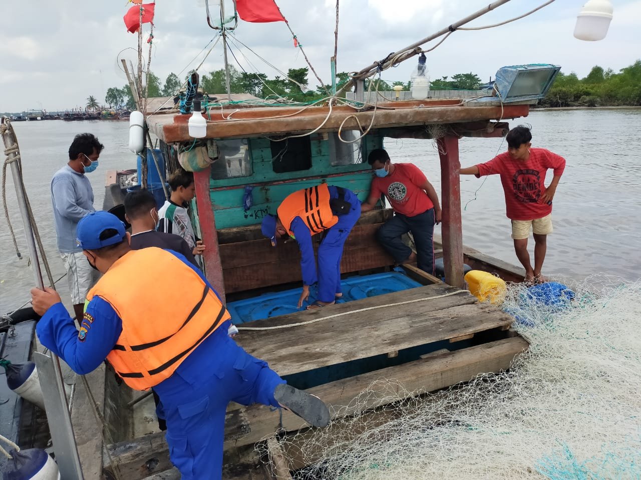 1 x 12 jam Sat Polair Patroli Perairan di Wilkum Polres Tanjung Balai Lakukan Pengawasan dan Sosialisasi Protkes
