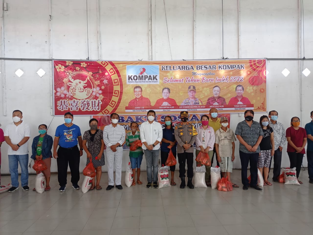 Sambut Imlek, Bupati dan Wabup Terpilih Hadiri Penyerahan Bantuan Sembako Dari KOMPAK Sumut