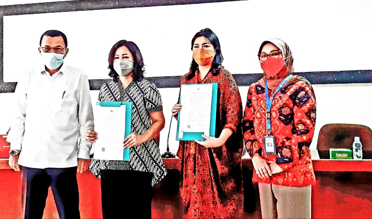 LLDikti Sumut Serahkan SK Dua Guru Besar Unpri