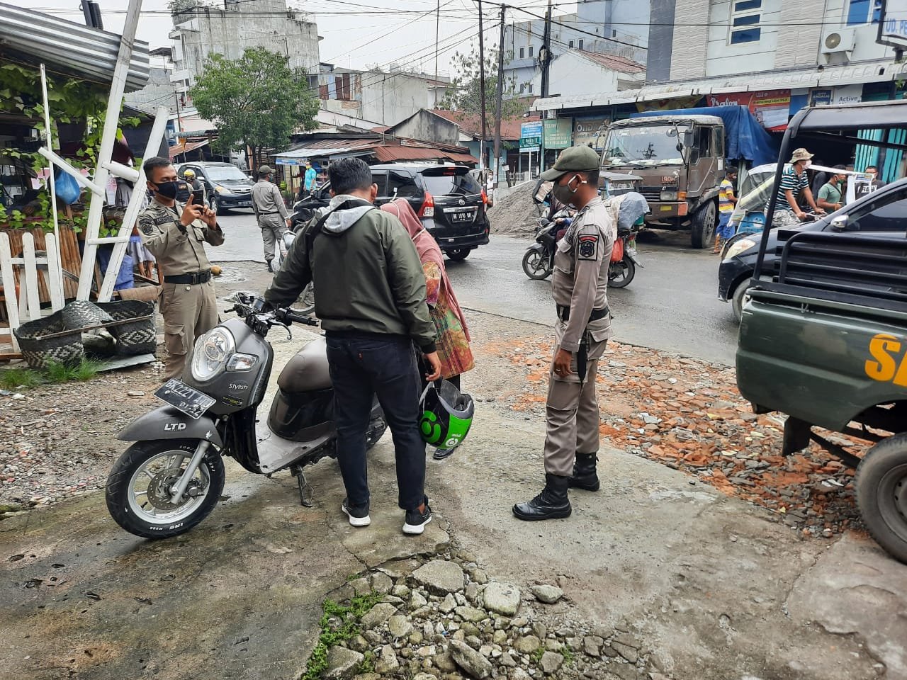 Ops Yustisi Pendisiplinan Protkes, Polsek Medan Timur Beri 18 Orang Sangsi Sosial