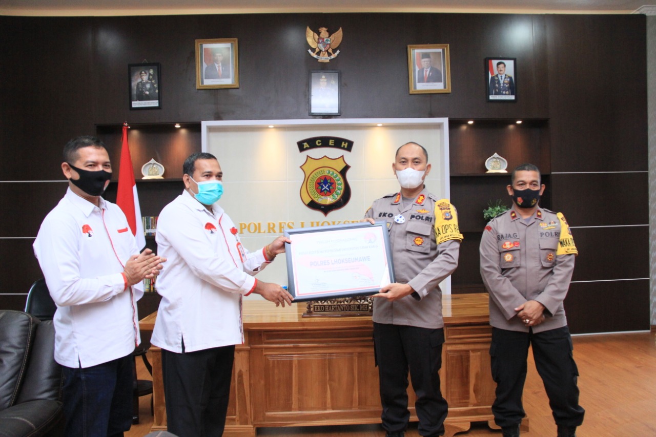 Pusat Riset Ilmu Kepolisian USK Beri Penghargaan kepada Kapolres Lhokseumawe