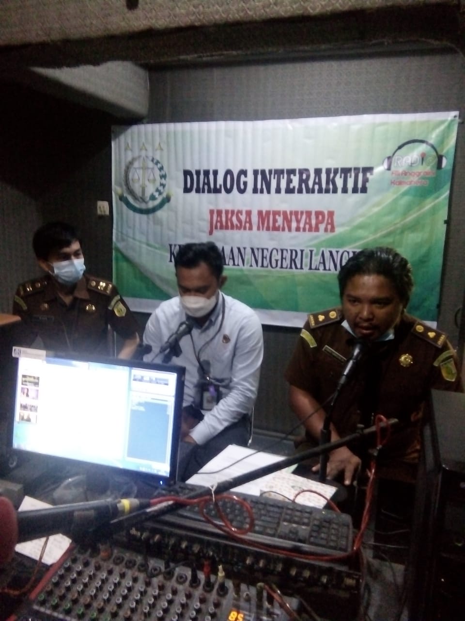 Kejari Langkat Menyapa Warga Lewat Radio