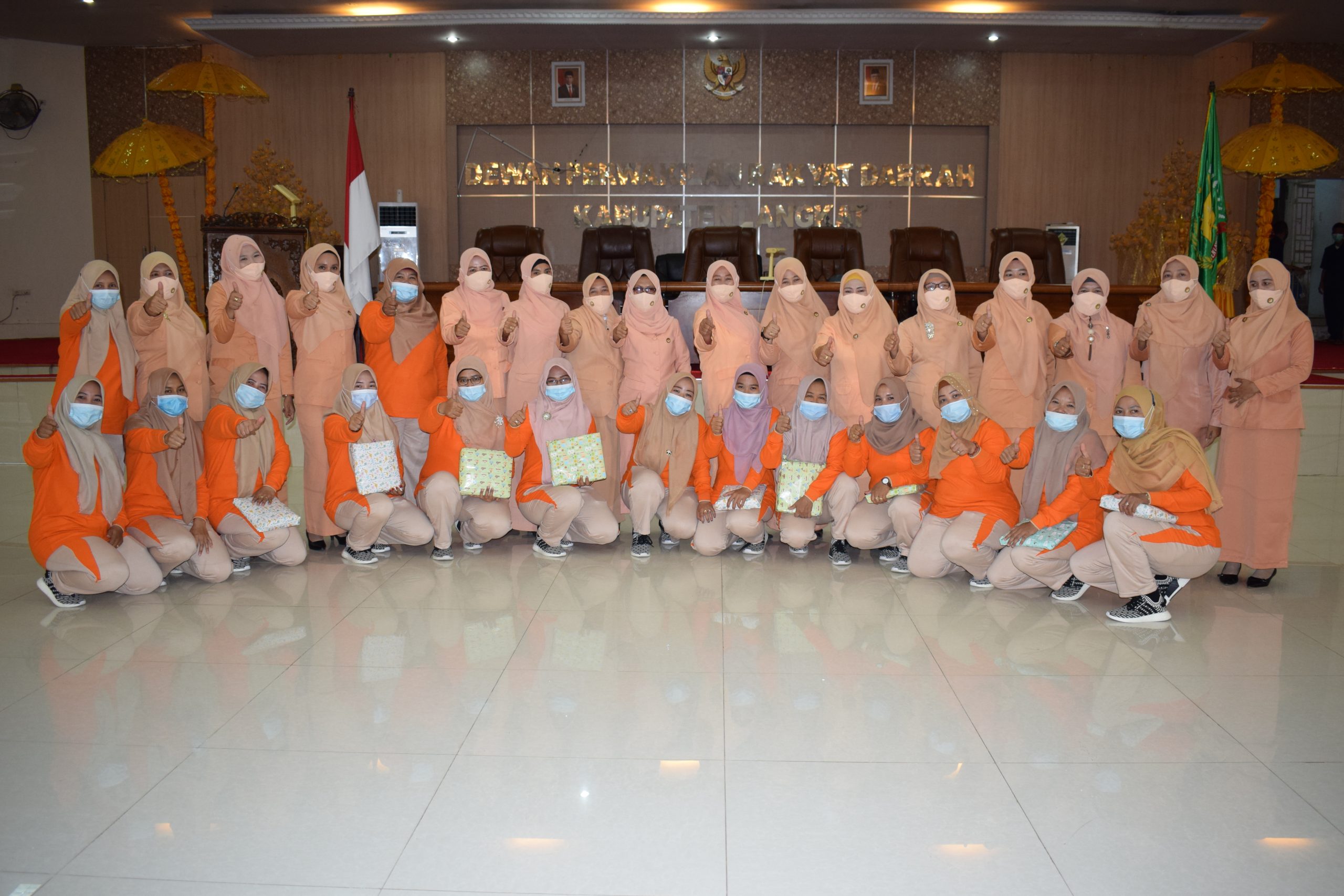 Sekretariat DPRD Langkat Adakan Lomba Senam Otak