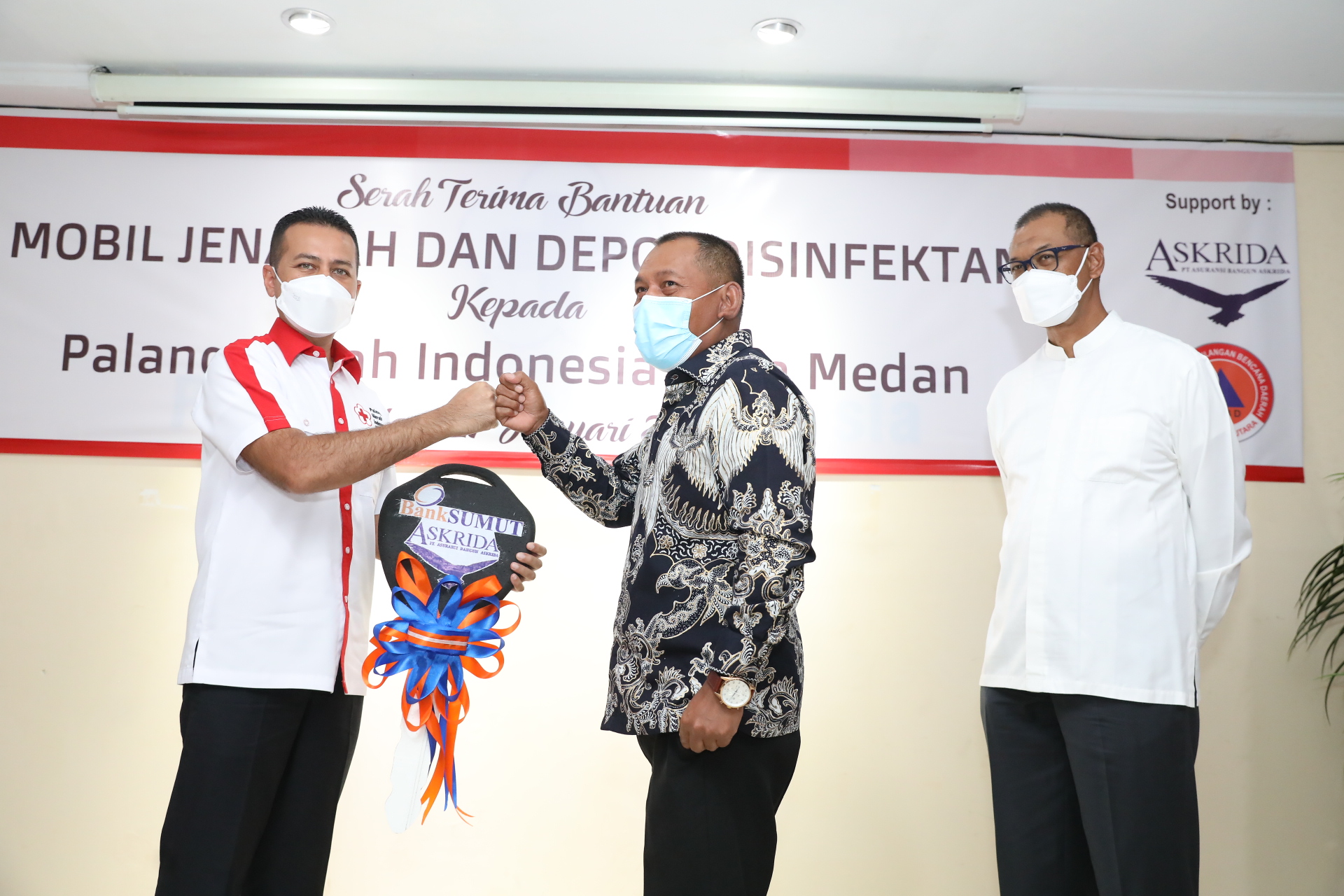 Wagubsu Terima Bantuan Mobil Jenazah dan Depot Disinfektan
