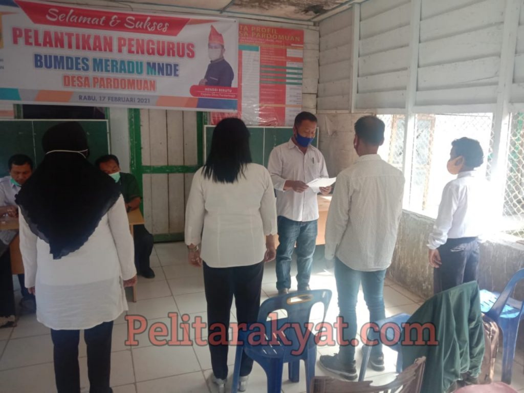 Hendri Berutu Lantik Pengurus BUMDES â€œMERADU MENDEâ€ Desa Pardomuan