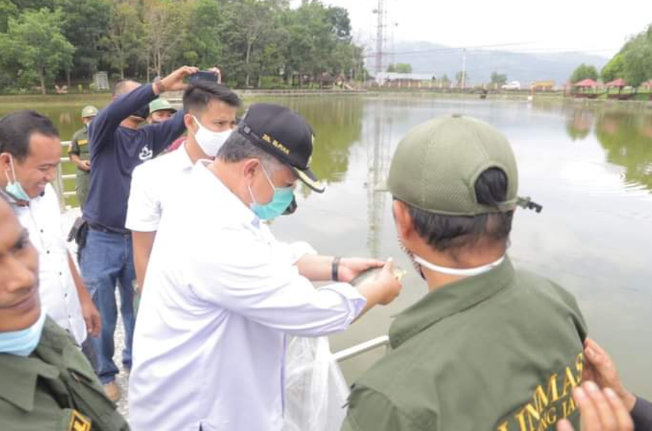 Wako Solok Lepas 4000 Bibit Ikan Larangan