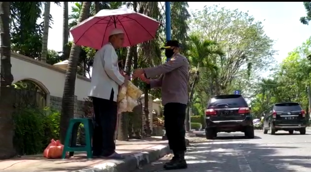 Sosok Polisi Peduli Warga yang Membutuhkan