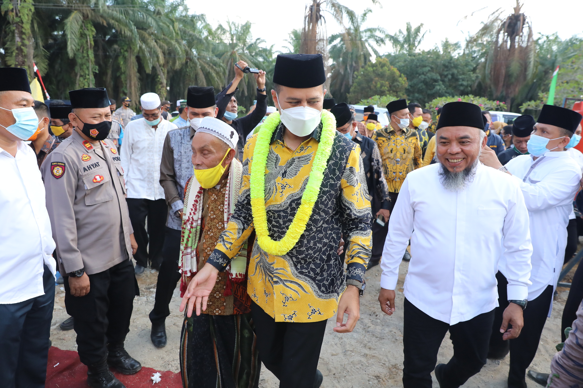 Resmikan Masjid Al-Musannif Torgamba,  Musa Rajekshah Cerita tanggung jawab  Orangtuanya Membangun 99 Masjid