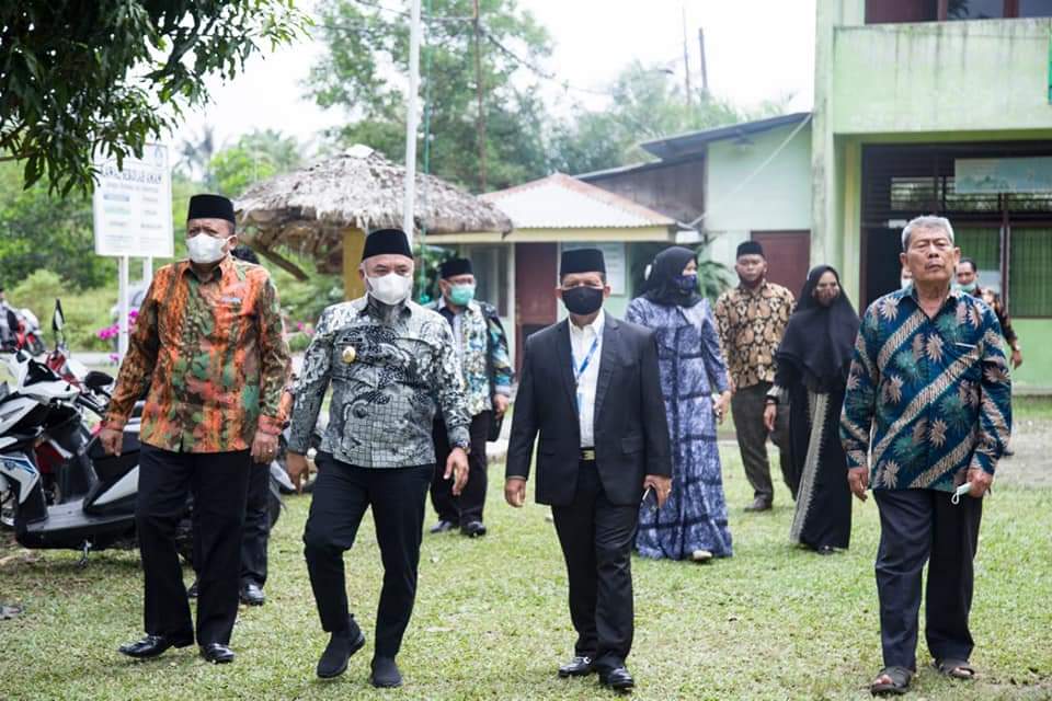 Bupati Andi Suhaimi Dampingi Rektor UINSU Meninjau Lokasi Pembangunan UIN di Labuhanbatu