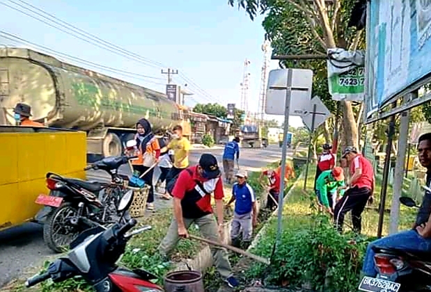 Dinas Lingkungan Hidup Batubara Gotong Royong Massal