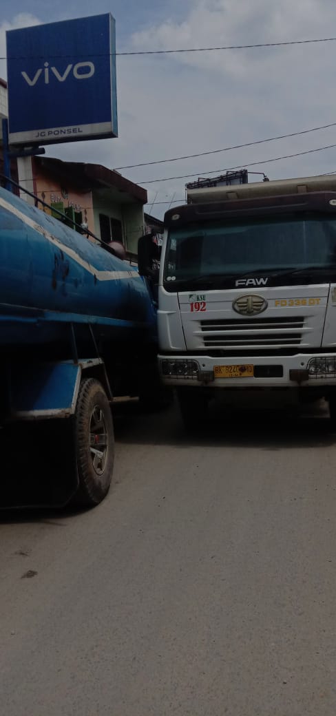 Pajak Pekan Batang Serangan Sempit Dan Semrawut