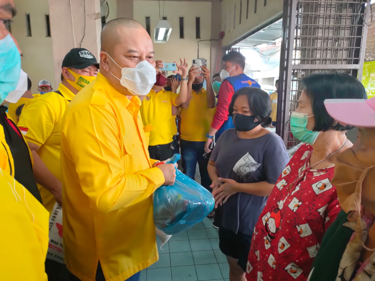 Hadapi Imlek, Partai Golkar Sumut dan Komunitas Satu HatiÂ  BerbagiÂ  SembakoÂ  Bagi Warga Kurang Mampu