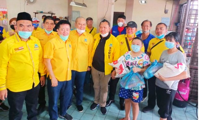 Rayakan Imlek, Golkar Sumut Berbagi 250 Paket Sembako