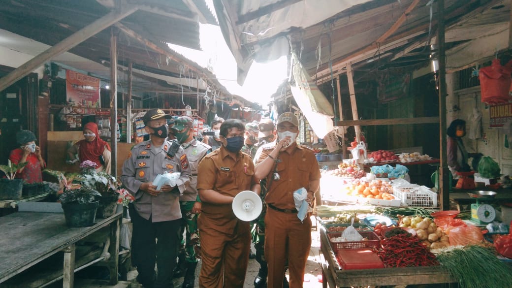 Satgas Covid-19 Medan Timur Bagikan Masker dan Imbau Protkes
