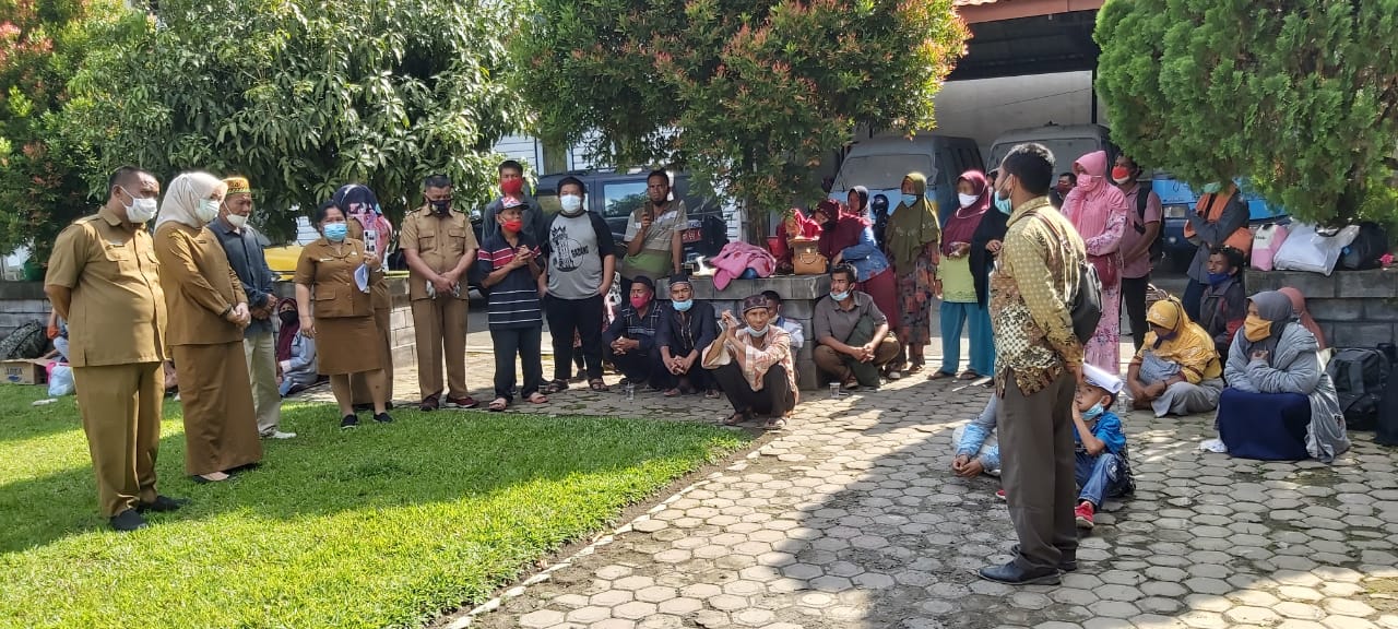 Bantuan Makan Minum Sering Terlambat, Puluhan warga eks kusta Huta Simalem Demo Dinsos Sumut