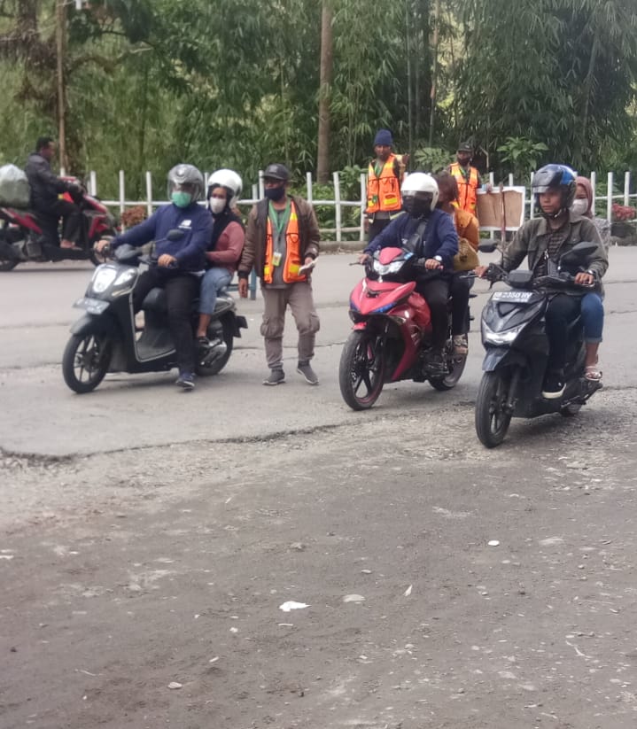 Wisatawan Keluhkan Pengutipan Menuju PemandianÂ  Air Panas, Pemkab Karo tak Tegas