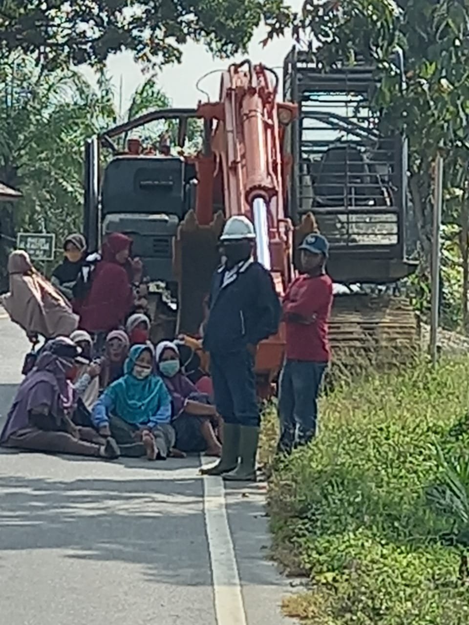 Didemo warga 25 hari, PT Sri Timur Merugi Ratusan Juta Rupiah