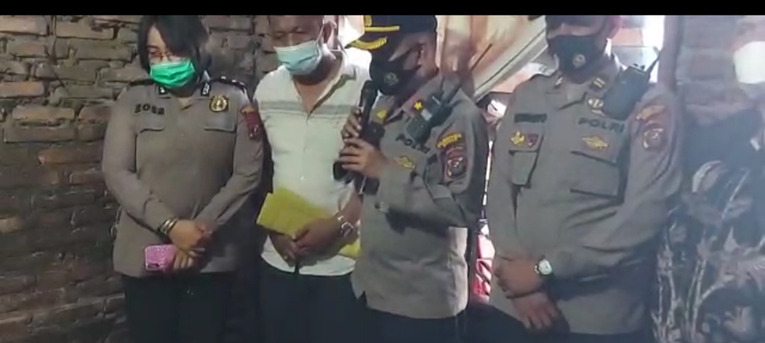 Kapolsek Medan Timur Melayat ke Rumah Duka Feri Saut Simanjuntak