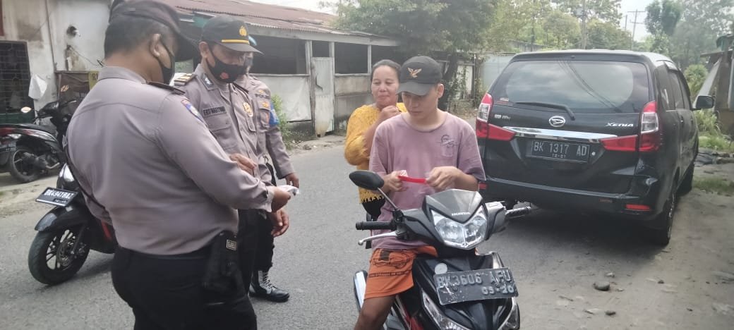 Waka Polsek Medan Timur Pimpin Apel Ops Yustisi Pendisiplinan Prokes