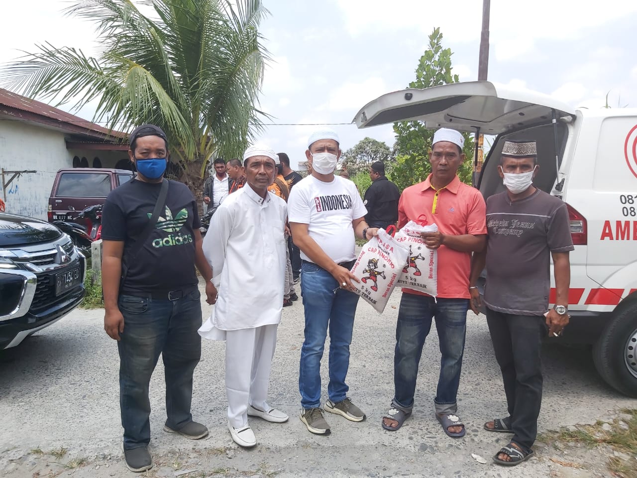 Melayat ke Rumah Almarhum H. Wagirin, Ketua Pewarta Beri Santunan 2 Goni Beras