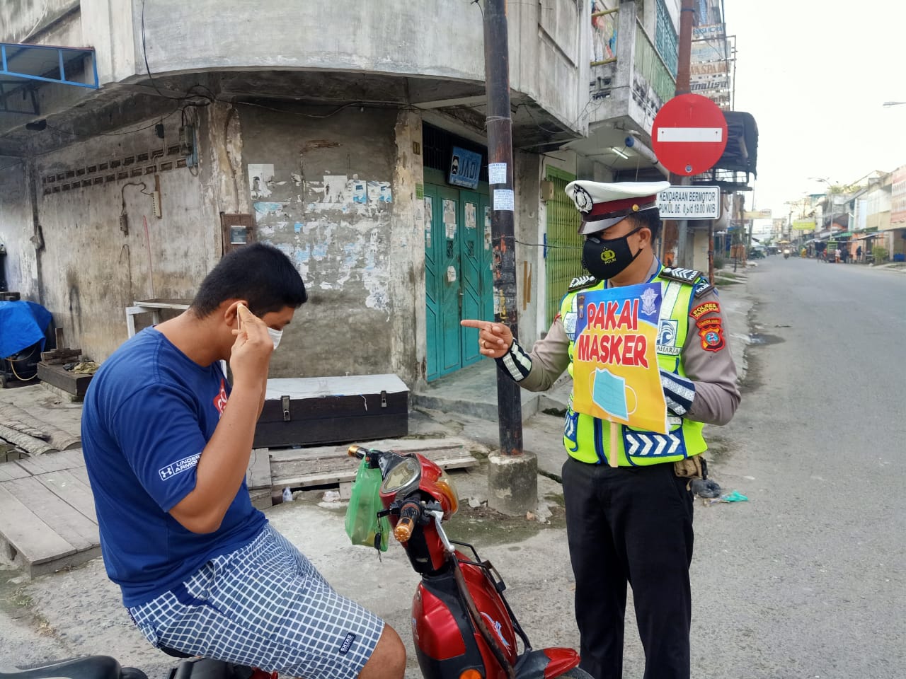 Satlantas Bagikan Masker Gratis agar Masyarakat Terbiasa Pakai Masker