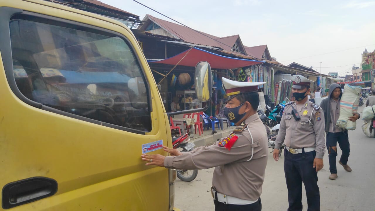 Sosialisasi Memakai Masker, Stiker 