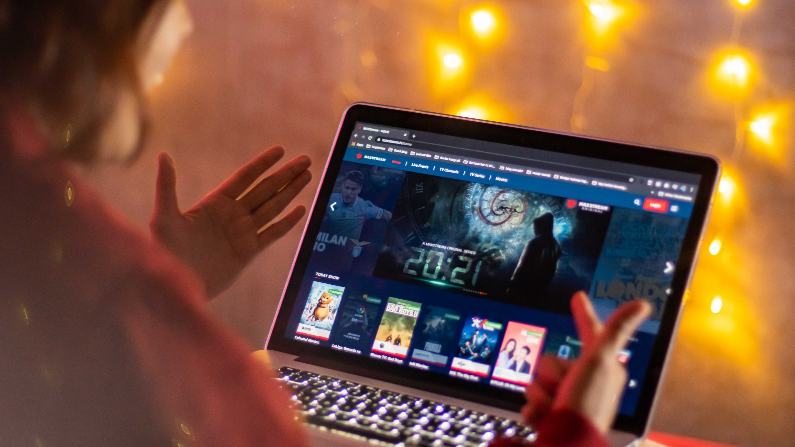 MAXstream Rilis 20:21, Serial Orisinal Unik  dengan PlotÂ Time LoopÂ yang Misterius