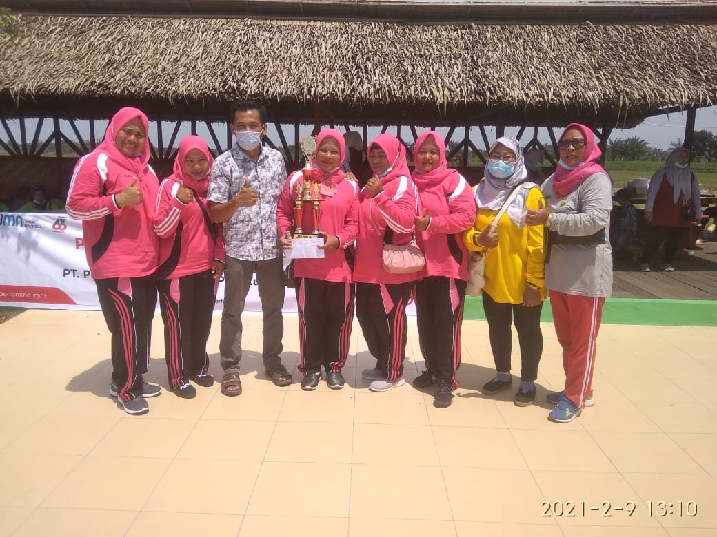 Kader kesehatan Binjai Bakung juara pertama Senam sehat antar desa
