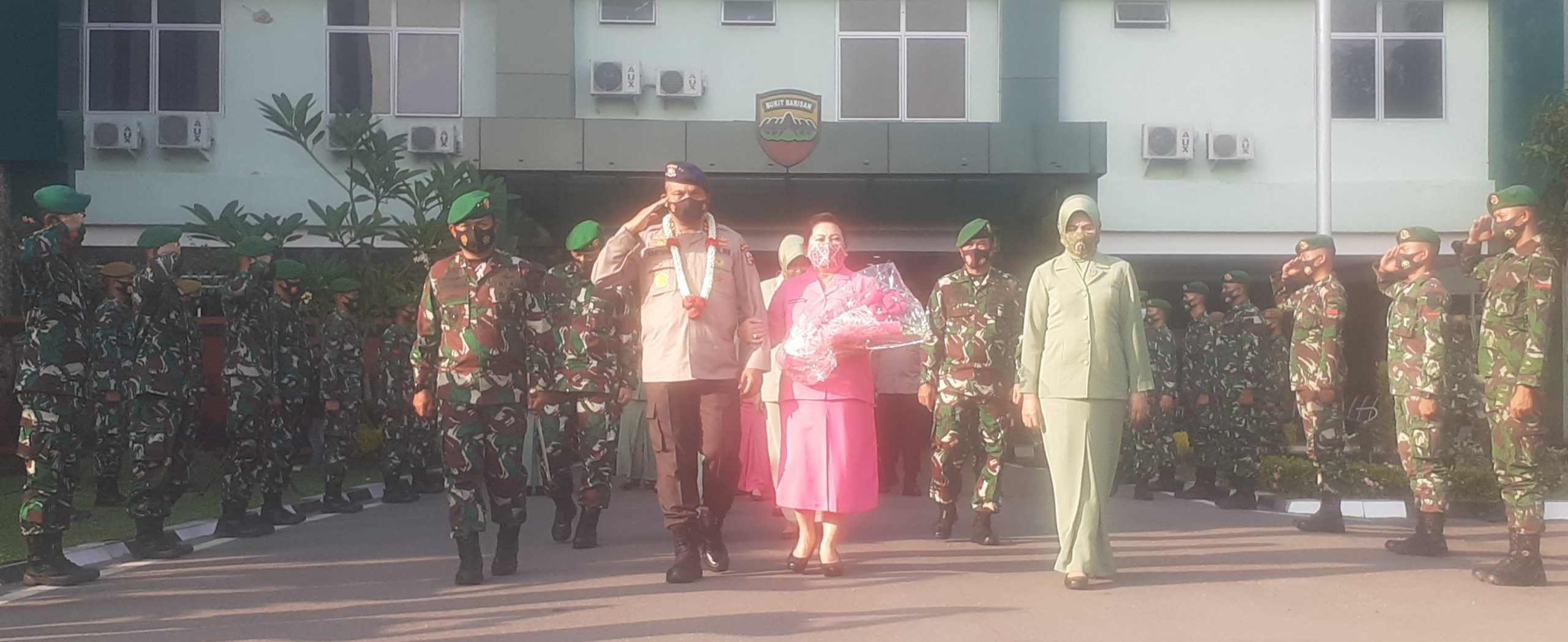 Bukti Sinergitas TNI - Polri, Pangdam I/BB, MeLepas Irjen Pol Drs Martuani Sormin