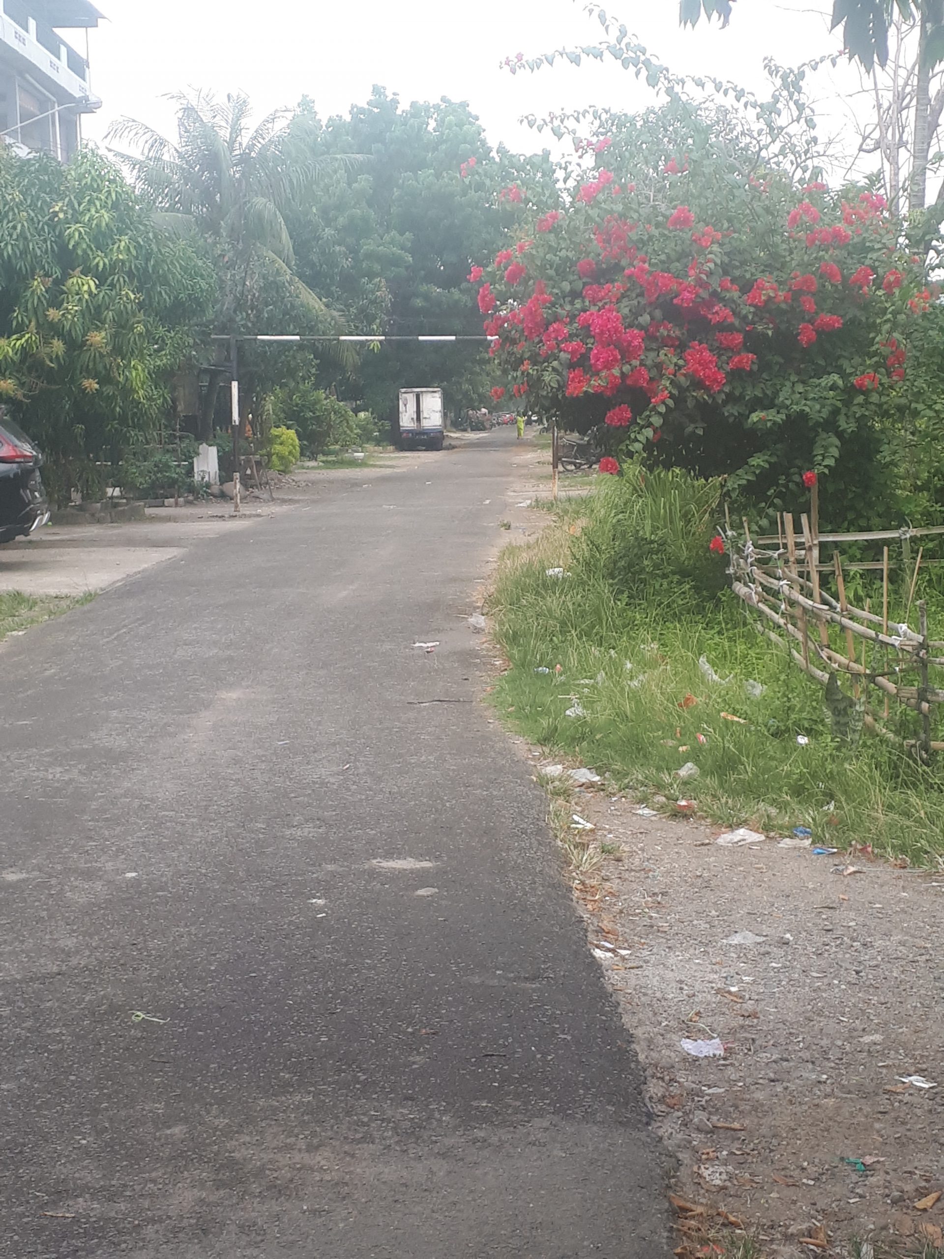 Jalan Diportal, Masyarakat Buang Sampah ke Parbus