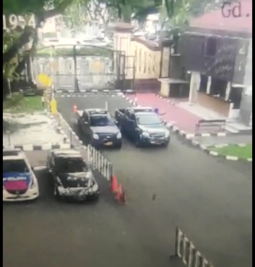Breakingnews Mabes Polri Diduga Diserang OTK Bersenjata, Seorang Dilumpuhkan