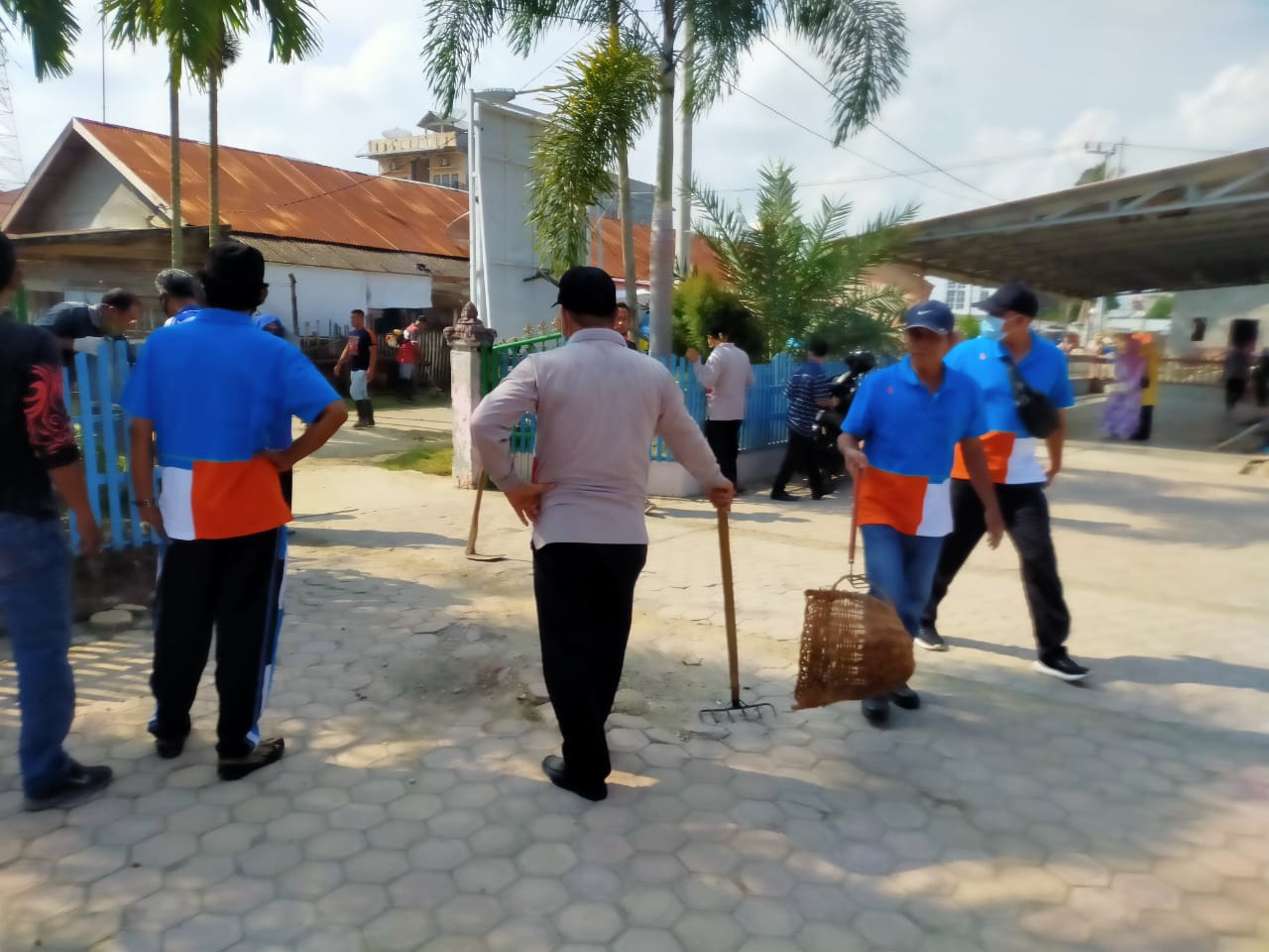 ASN Pemkab Aceh Timur Gotong-royong di Kota Idi