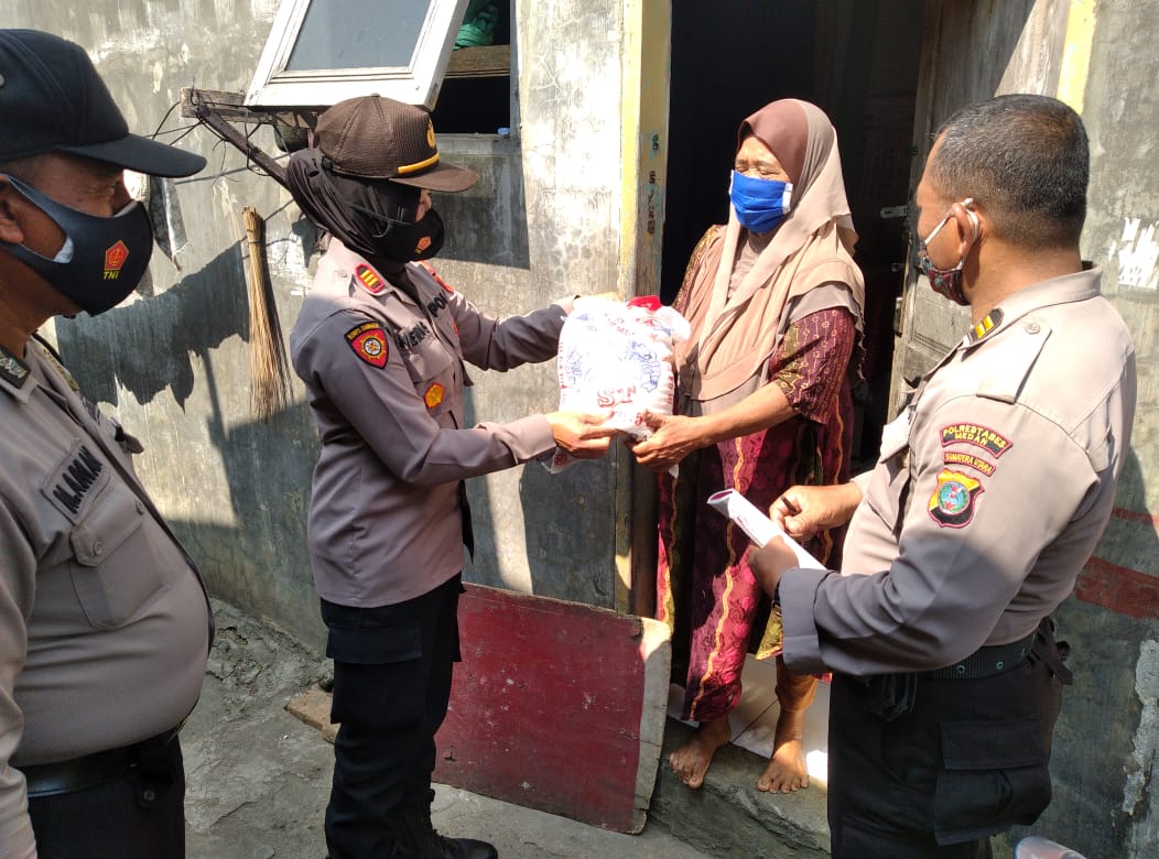 Polsek Patumbak Kembali Bagikan Bansos kepada Warga Terdampak Pandemi covid-19Â 