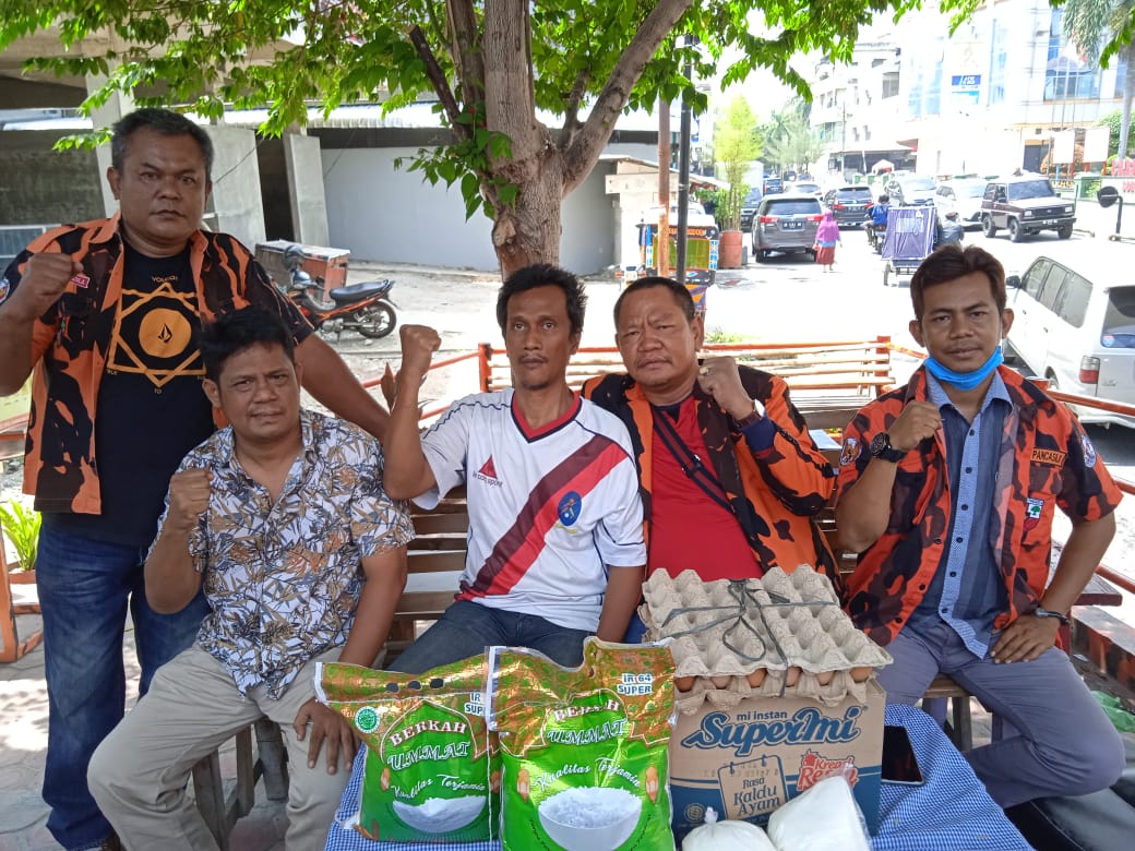 PAC Pemuda Pancasila Medan Area Santuni Mantan Ketua Ranting PPÂ  Komat 1 Karena Sakit