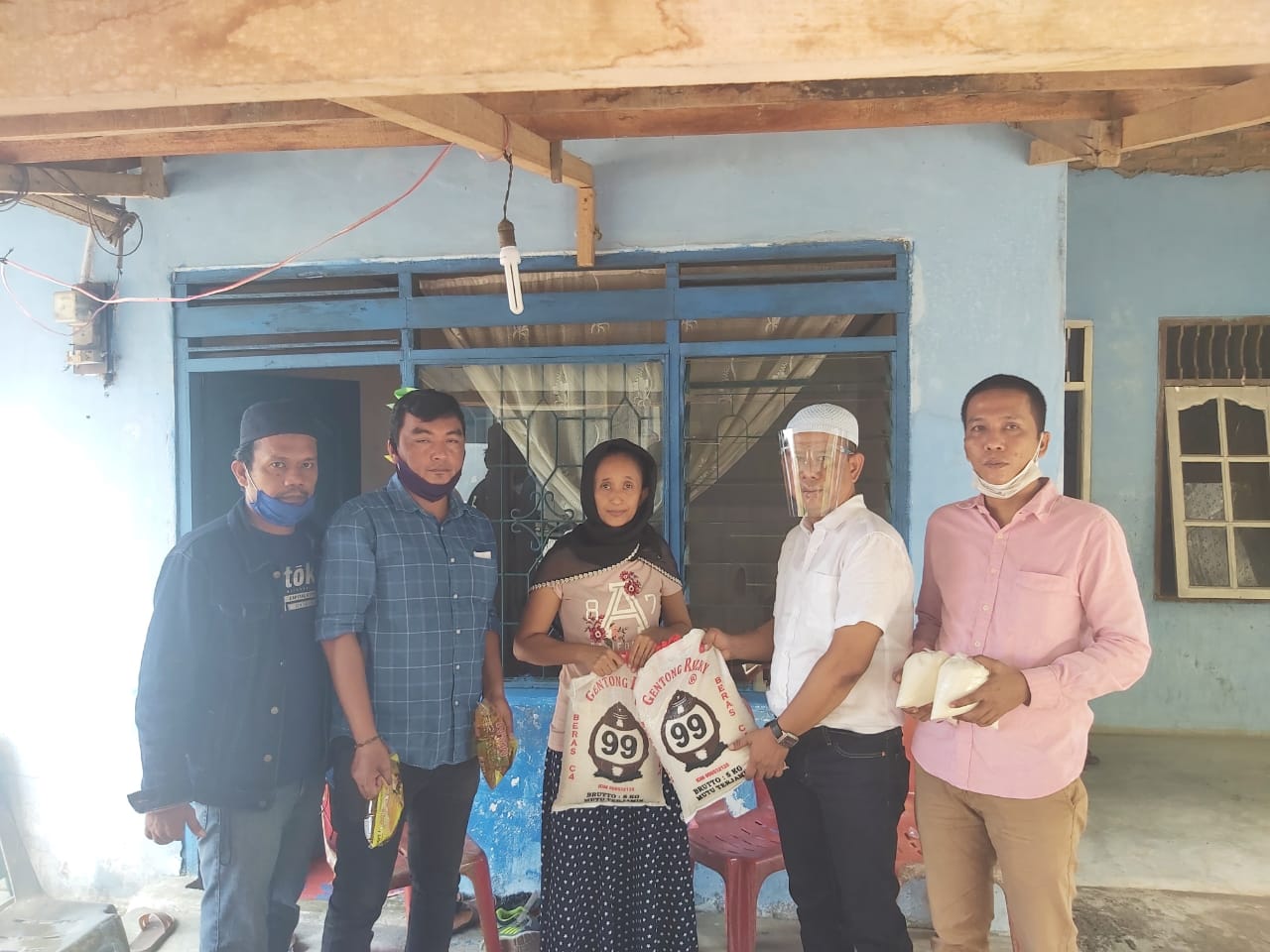 Ketua Pewarta Melayat ke Rumah Wartawan Senior Hasiholan Siregar Sekaligus Berikan Santunan kepada Istri Almarhum